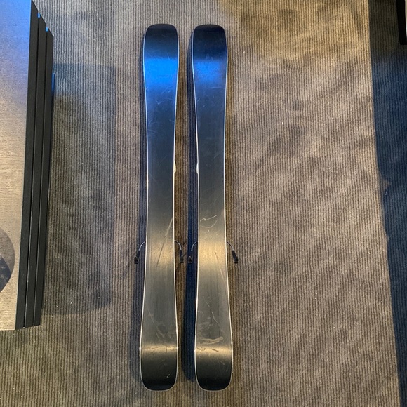 Almost New Atomic Backland JR 110-78 ml waist underfoot with Atomic L6 Bindings - Picture 5 of 9